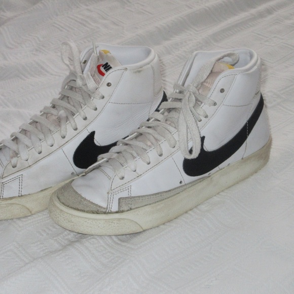 Nike Blazers Women’s - Picture 2 of 5
